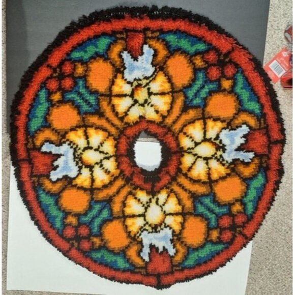 Latch hook stained glass candles xmas tree skirt completed 32 inch - Picture 2 of 9